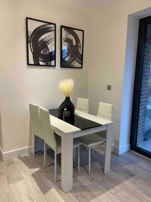Stylish And Cosy 2 Bedroom Flat In Кройдон Экстерьер фото