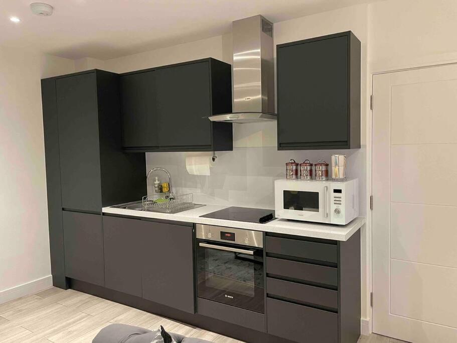 Stylish And Cosy 2 Bedroom Flat In Кройдон Экстерьер фото